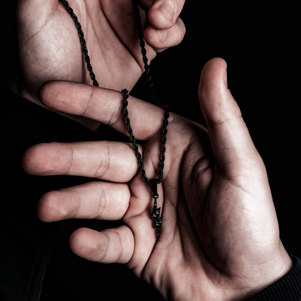 Carbon Fiber Blitz Halskette